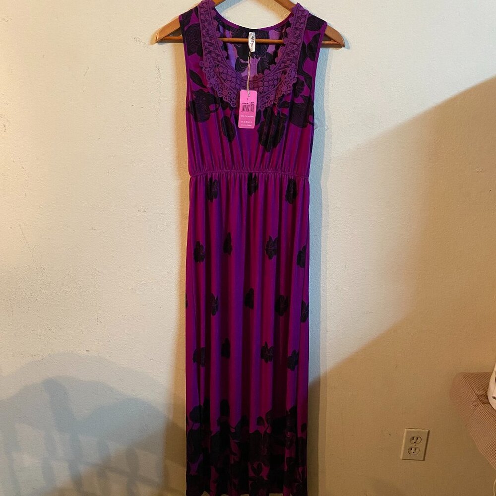 ACE FASHION LARGE PURPLE & BLACK MAXI FLORAL DRESS WITH EMBROIDERED NECKLINE